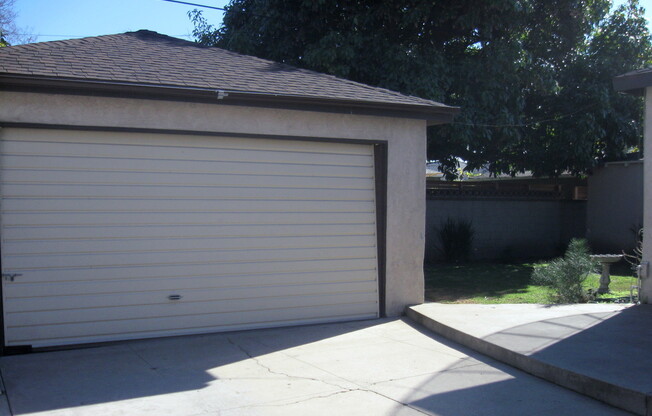 Open house Sat 12/21 1:30-3pm Darling home in Prime area of Culver City!   Pet friendly and ready for move-in!