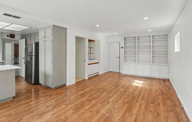 3 beds, 2.5 baths, $7,500