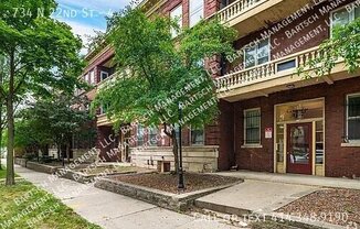 734 N 22 ST