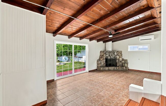 3 beds, 1.5 baths, $4,300