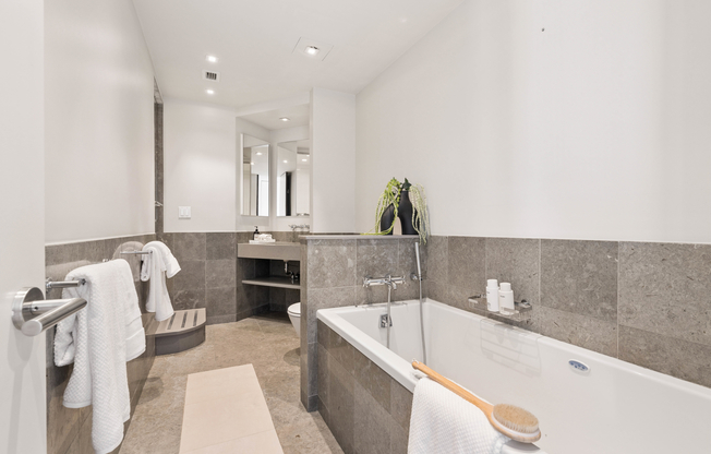 2 beds, 2.5 baths, $18,000, Unit 6001
