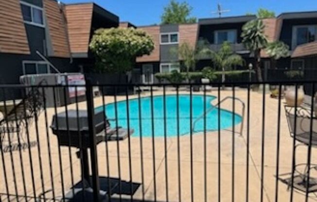 1 bed, 1 bath, 600 sqft, $1,400, Unit #10