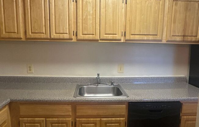 3 beds, 2 baths, 1,300 sqft, $2,300, Unit 3412 #203
