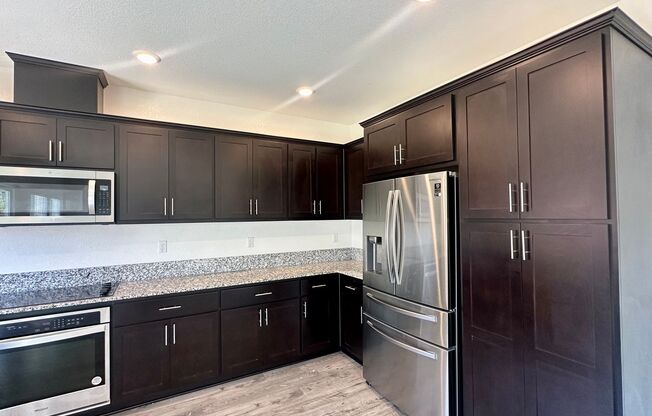 Luxurious 3 Bedroom 2.5 Bath in Hayward