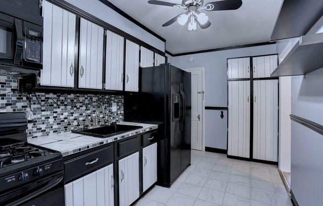 3 Bedroom 2 Full Bath Row Home Minutes from Morgan State