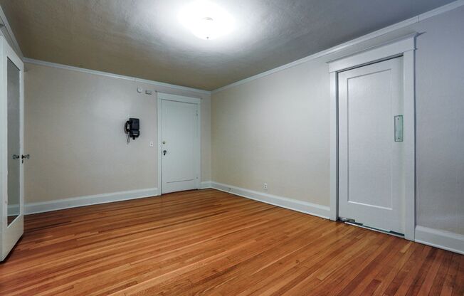 Studio, 1 bath, 380 sqft, $1,250
