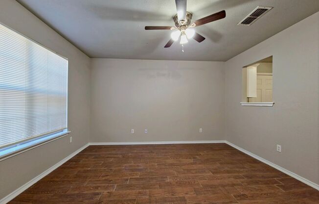 Cozy 3 bed 2 bath in Northridge