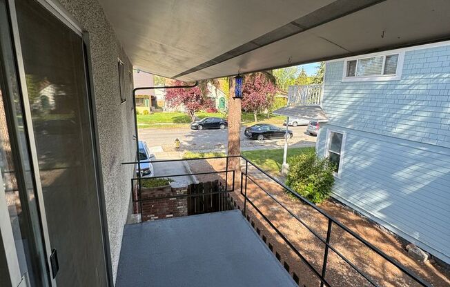 2 beds, 1 bath, $1,100, Unit #16