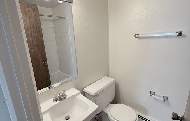 Studio, 1 bath, 350 sqft, $1,115, Unit 121-5B