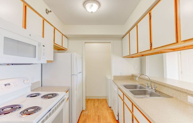 2 beds, 1 bath, 824 sqft, $1,775, Unit 13-306