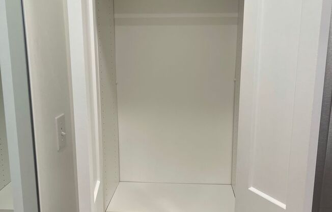 Studio, 1 bath, 9,999 sqft, $1,550, Unit 21-1