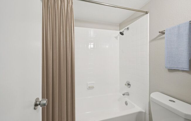 2 beds, 2 baths, 1,025 sqft, $1,399, Unit 1037