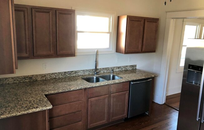 2BD/1BA w/ Sun Room only Blocks from Bayou St. John and City Park