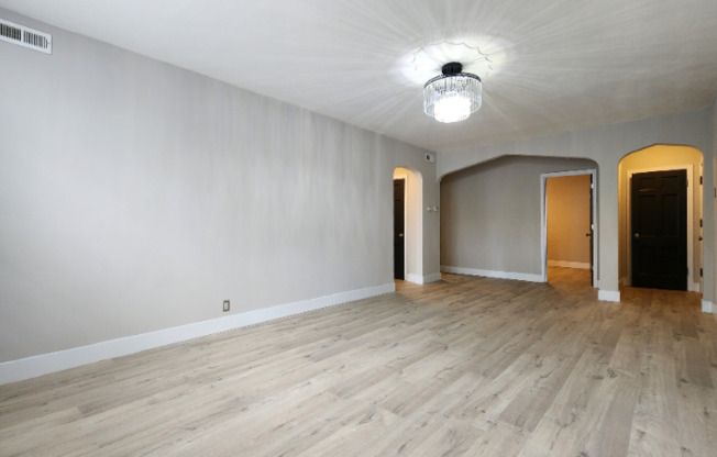 7512 CROMWELL