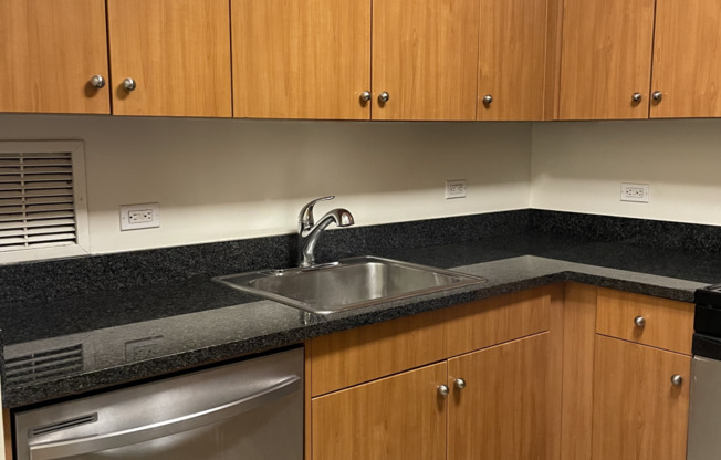 1 bed, 1 bath, 737 sqft, $4,200, Unit 5A