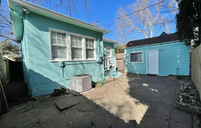 EAST SACRAMENTO 3 Bed House with Detached Home Office! 711 30th Street