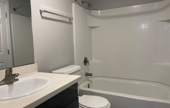 2 beds, 1.5 baths, 866 sqft, $2,825, Unit 800D4