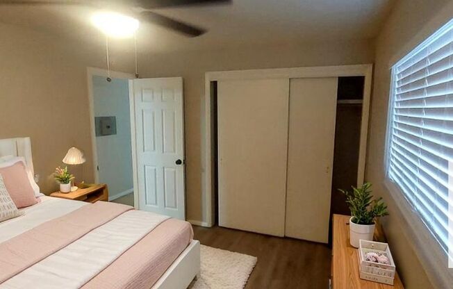 2 beds, 1 bath, $1,195, Unit # 4