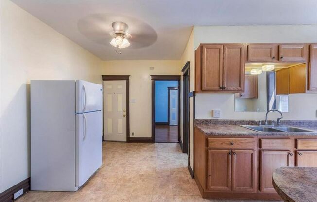 1 bed, 1 bath, 700 sqft, $815, Unit 2W