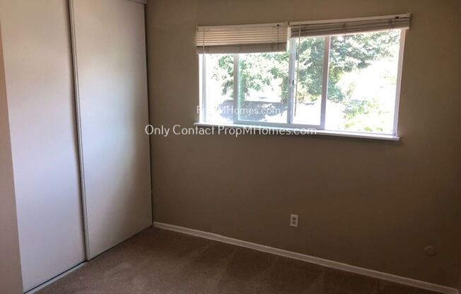 2 beds, 1 bath, 910 sqft, $1,399, Unit 5330 SE 72nd Avenue Unit 10