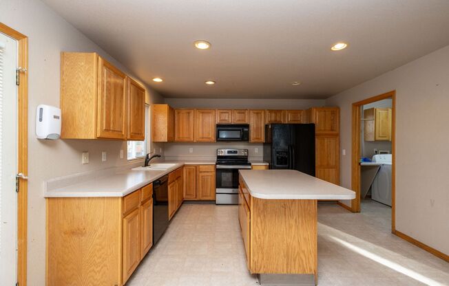 3 bed, 2.5 bath Home in English Ranch Neighborhood