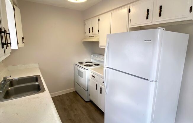 2 beds, 1.5 baths, $950, Unit 1107-C