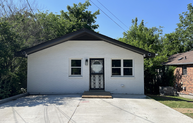 3010 INDIANA AVE