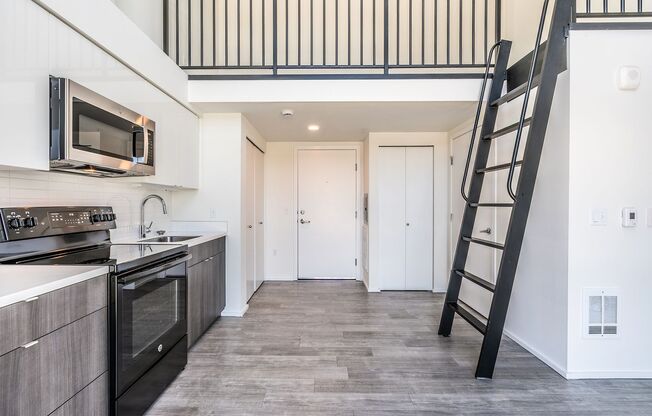 Studio, 1 bath, 439 sqft, $1,725, Unit 711