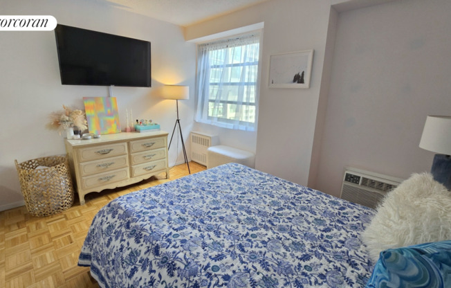 2 beds, 1 bath, $6,000, Unit 11F
