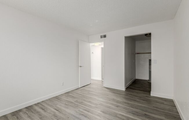 2 beds, 1 bath, 880 sqft, $1,199, Unit 232