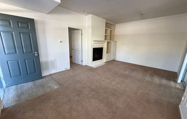 1BR/1BA Condo w/ ASSIGNED PARKING for rent near Del Mar AVAILABLE NOW!