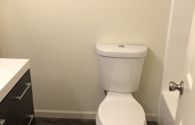 2 beds, 1 bath, 950 sqft, $1,200, Unit 221