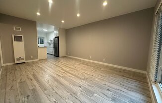7555 DE LONGPRE AVE