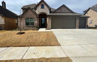 5 beds, 3 baths, $2,995