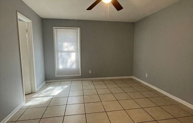 2 beds, 1 bath, 1,000 sqft, $900, Unit 6419 Rockford Drive