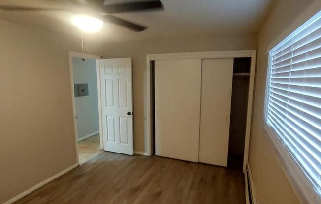 2 beds, 1 bath, $1,195, Unit # 4