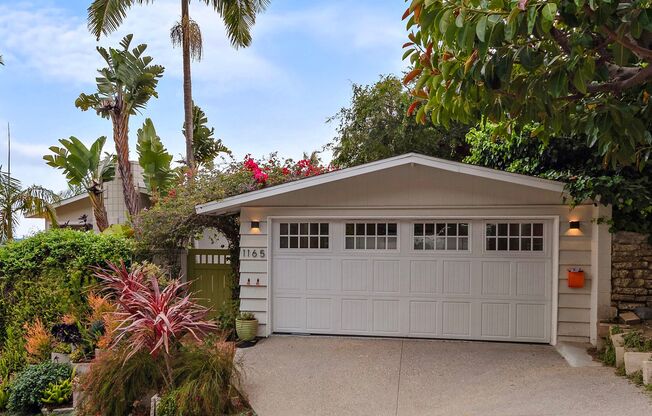 Mid-century modern meets industrial chic in Laguna Beach!
