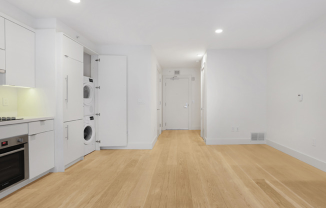 Studio, 1 bath, 384 sqft, $2,195, Unit 25