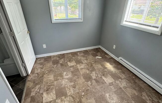 Cozy 3 bed 1.5 bath with Backyard