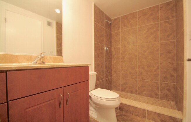 2 beds, 2 baths, 1,299 sqft, $3,200, Unit Unit 1001