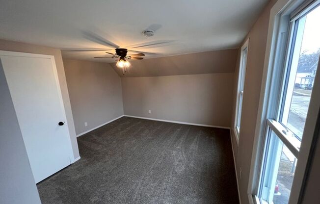 2 beds, 1 bath, $1,300