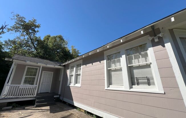 3 bedroom, 2 bathroom home located in Baton Rouge, LA.