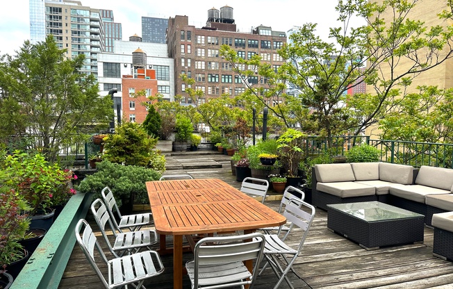 459 W 35 ST