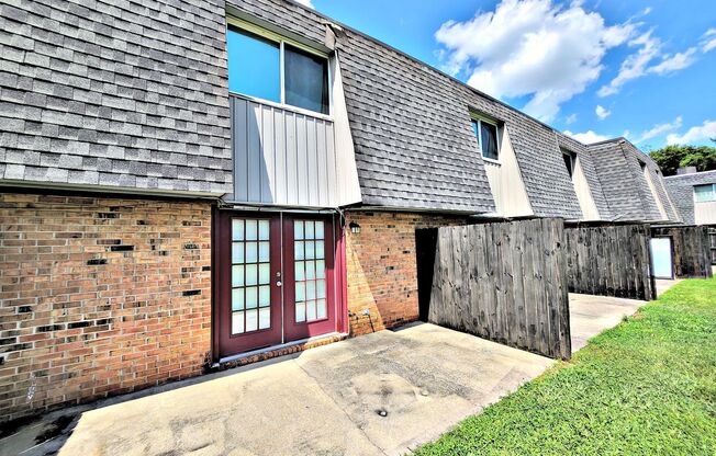 2 beds, 1.5 baths, 1,044 sqft, $950, Unit 7C