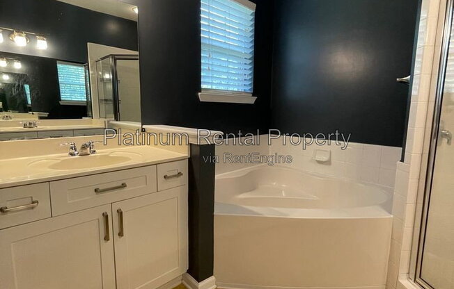 3 beds, 2.5 baths, 2,069 sqft, $2,095, Unit 10