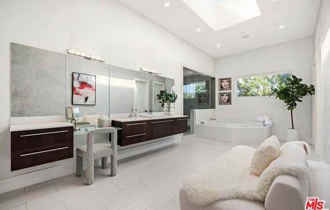 2666 HUTTON DR