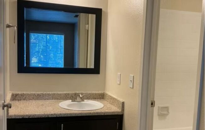 1 bed, 1 bath, 650 sqft, $1,595, Unit 113 - Stainless Package