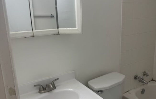 1 bed, 1 bath, 570 sqft, $1,200, Unit 46HS-13