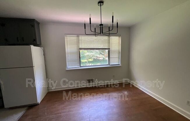 3 beds, 1 bath, 1,095 sqft, $1,700