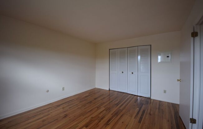 1 bed, 1 bath, 454 sqft, $1,275, Unit R-31